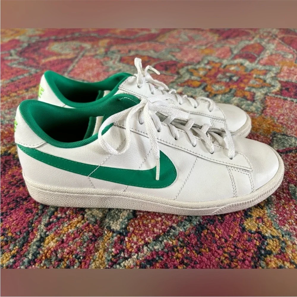 Nike | Unisex kids white/green Court Royale lace up sneakers, green swoosh, Sz 6